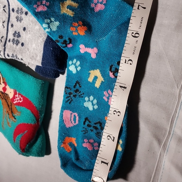 Socks Set of 4 Mermaid Snowflakes Doggie Reindeer Designs - Picture 7 of 7